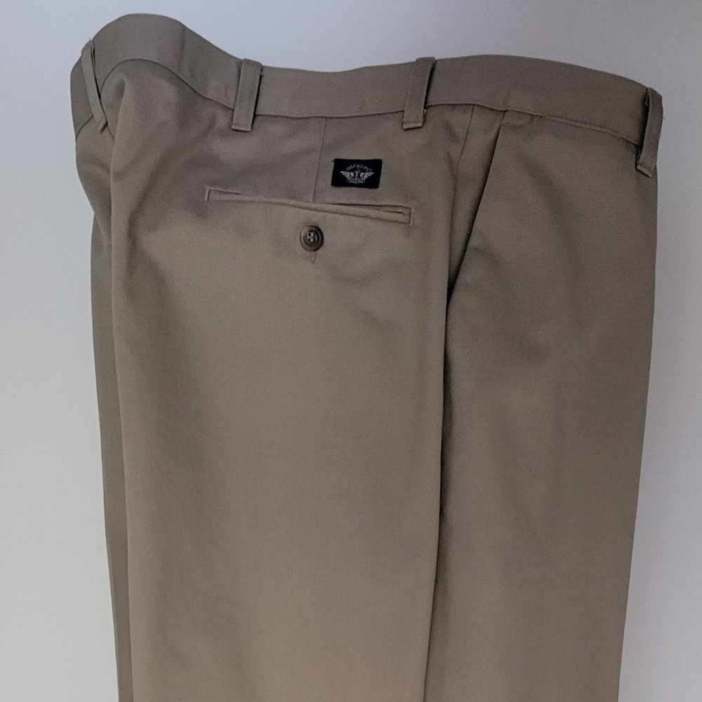 Men's Dockers Flat Front Relaxed Fit No Wrinkle Khakis, W42 x L32
